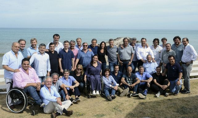 Balance y memoria. Macri junto con su elenco ministerial discuten en Chapadmalal los ejes del gobierno.