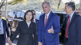 La presidenta Tsai Ing-wen fue recibida por el titular de la Cámara de Representantes, Kevin McCarthy, en California.&nbsp;