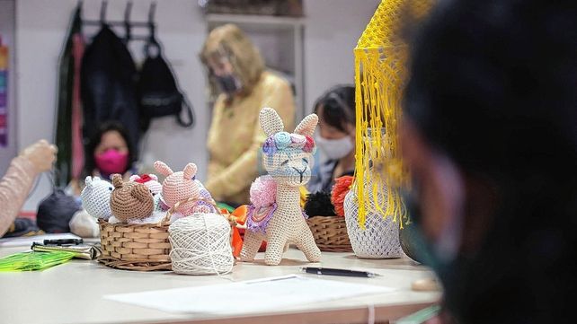 En Patry-Lan hace más de 20 años que se dictan cursos y hay una larga lista de espera. Macramé&nbsp; y bordado