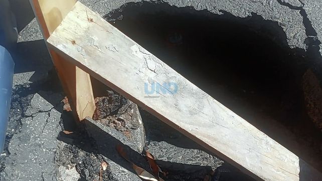 Los vecinos advierten por un gran pozo en calle Balcarce