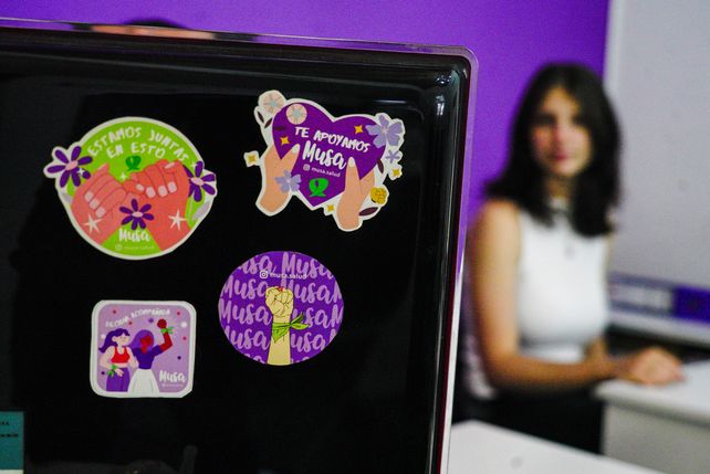 Los stickers de Musa. Foto: Celina Mutti Lovera