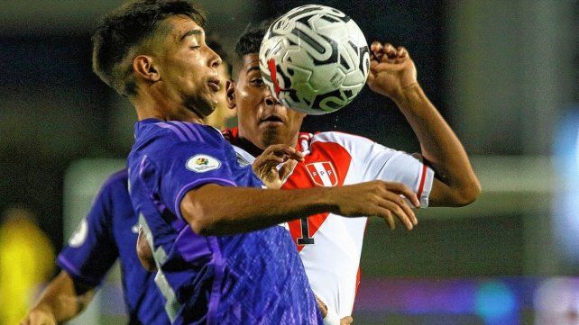 Argentina pudo romper el cero gracias al gol de penal de Thiago Almada.