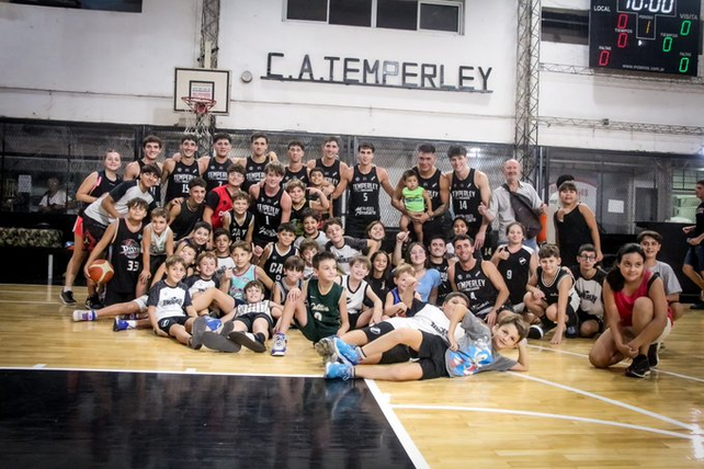 Temperley ganó en la primera fecha de la Superliga de básquet de la Rosarina y va por más.