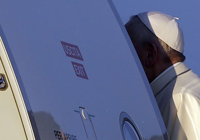 El papa exhortó a kenianos a trabajar por la paz