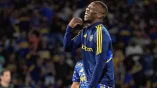 Luis Advíncula renovó su contrato en Boca.