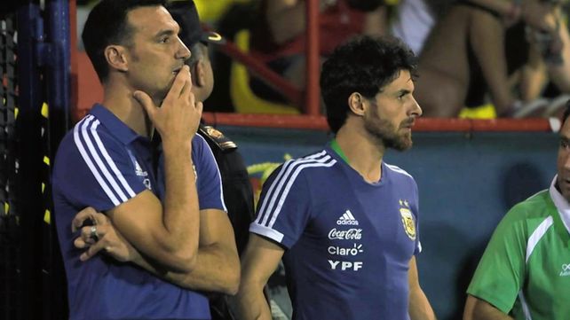 Lionel Scaloni e integrantes del seleccionado argentino despiden a Diego Maradona.