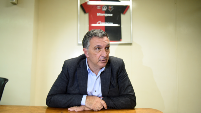 El presidente de Newell's, Ignacio Astore, tiene la tarea de encontrarle reemplazante a Mauricio Larriera.
