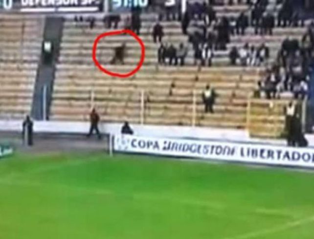 ¿Un fantasma ronda las tribunas de un estadio de fútbol en Bolivia?