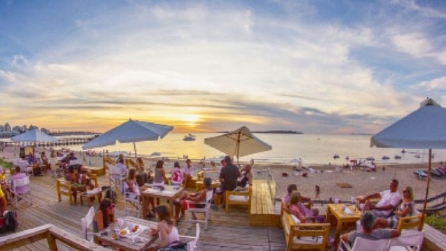 PUNTA. Miles de argentinos tienen a Punta del Este como sitio preferido para el verano.
