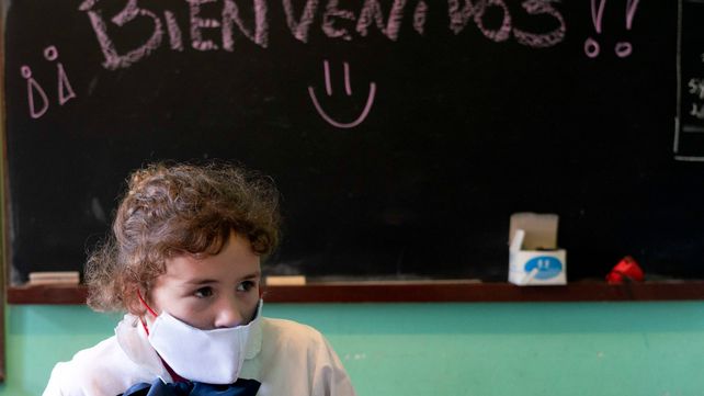 Uruguay es el primer país latinoamericano que vuelve a las clases presenciales