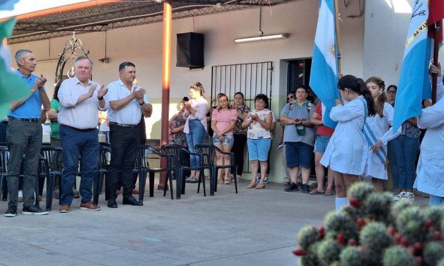 En la Escuela N° 514 de Arrufo se celebró un emotivo acto oficial de Inicio del ciclo lectivo 2025 