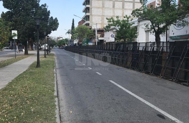 Así se encuentran las inmediaciones del Paraninfo de la UNL.