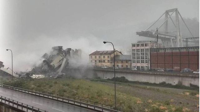 Los videos del momento en que se desplomó el puente de Génova
