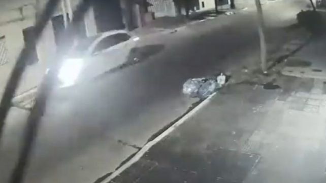 Le gatillaron en la panza a una mujer embarazada para robarle la camioneta