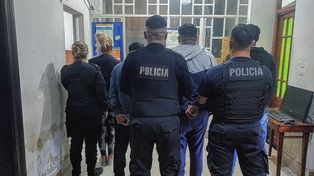 Los delincuentes estaban en un auto estacionado
