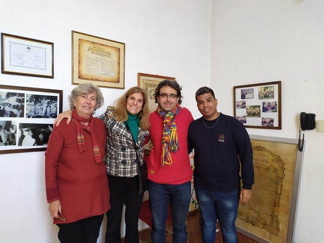 Amanda, Griselda, Marcelo y el maestro Martín Bustos, miembros de la red.