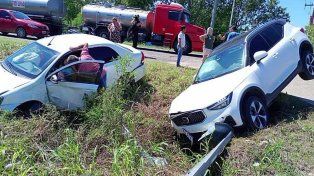 Paraná: dos autos terminaron en una zanja tras un choque