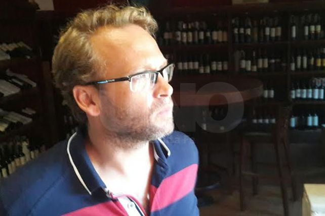 Atraparon a un ladrón que rompió el vidrio de una vinería céntrica