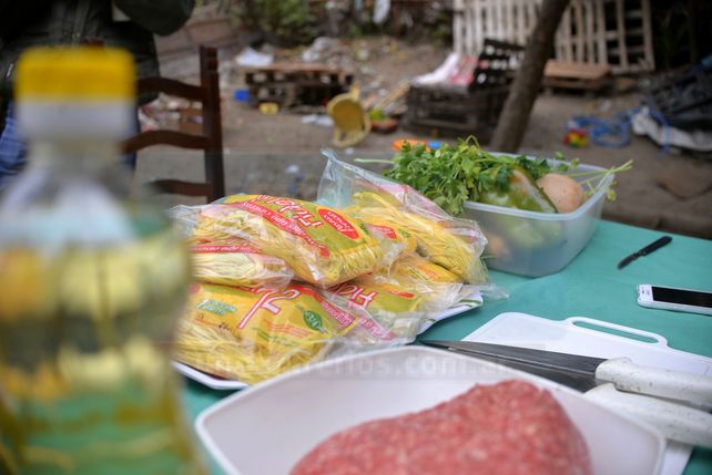 La olla popular de Puerto Sánchez para las familias costeras