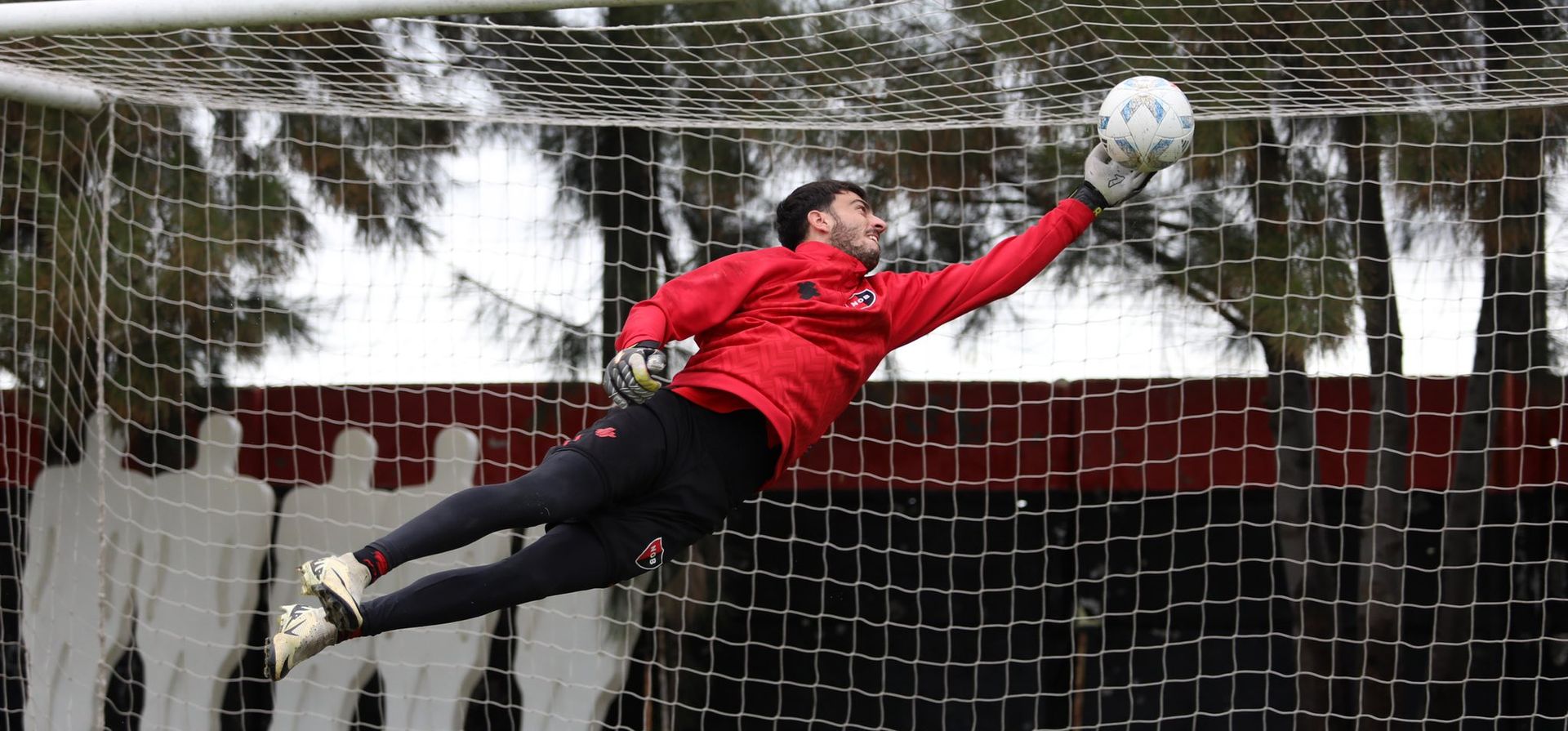 Newells: Macagno y Hoyos, dos arqueros no tan distintos