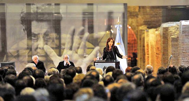 Inauguraron el museo del Bicentenario levantado en la vieja Aduana porte&ntilde;a