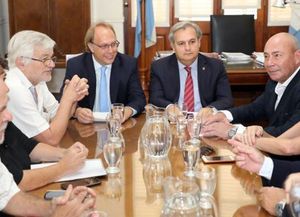 El gobierno convocó a los gremios para una reunión paritaria