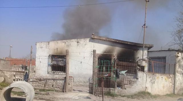 Quemaron la casa del presunto autor del crimen del niño de 3 años