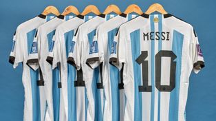 La camiseta más simbólica de Messi fue la que usó en la final que el seleccionado de Argentina le ganó a Francia.