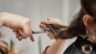 El Día del Peluquero y la Peluquera llega con un 50 % menos clientela.