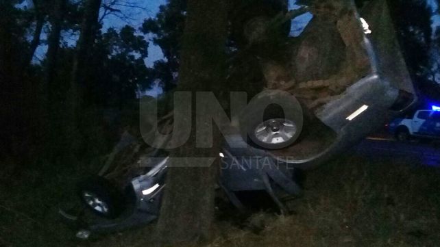 Un policía franco de servicio volcó con su camioneta y salvó su vida de milagro