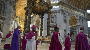 Profanación de San Pedro: un hombre se desnudó en el altar
