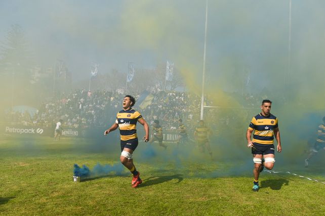 Sale a la cancha GER y explota la hinchada. Una multitud a Paraná.