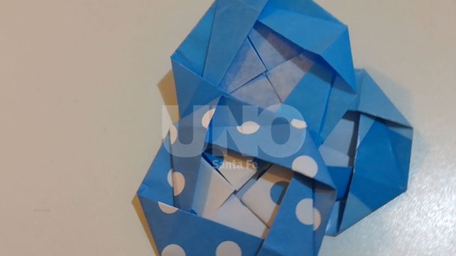 Cómo hacer una escarapela de origami
