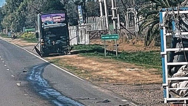 El micro de Unión sufrió un accidente a la salida de Casasol