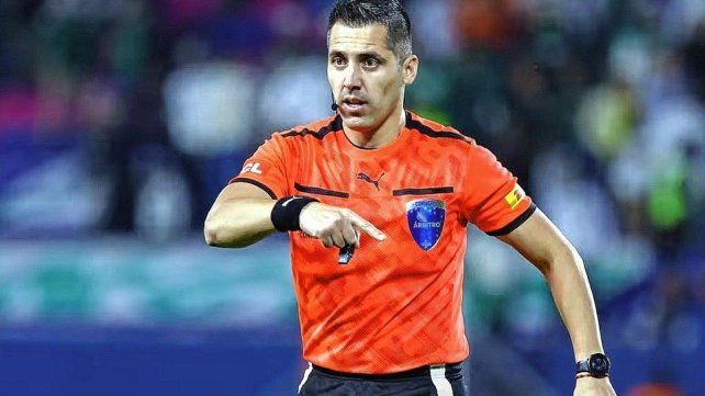 La IFAB aprobó el uso de cámaras corporales para árbitros en cualquier tipo de competencias.