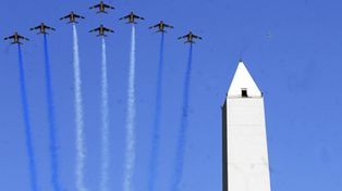 El cielo porte&ntilde;o se visti&oacute; de gala con la visita de la famosa Patrouille de France