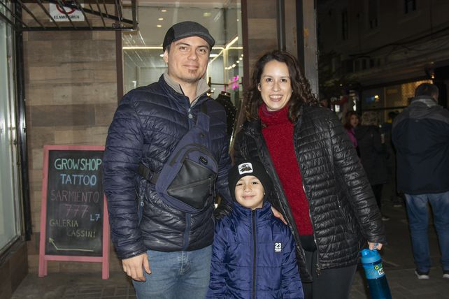 Arturo y Ciro y Gisela Gómez.  
