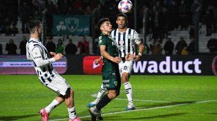 Talleres venció 1 a 0 a Sarmiento y sigue en la pelea.