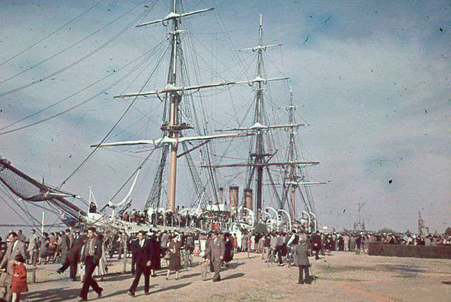 Fragata ARA Presidente Sarmiento en la Estaci&oacute;n Fluvial por la inauguraci&oacute;n del Monumento.