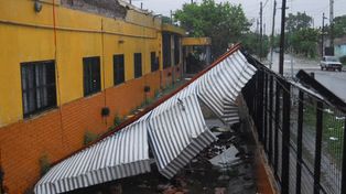 Mil evacuados y 250 mil usuarios sin luz provocó el temporal en Buenos Aires