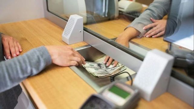 Bancarios: nuevo aumento salarial, sueldo inicial de $2,6 millones y un bono millonario en noviembre