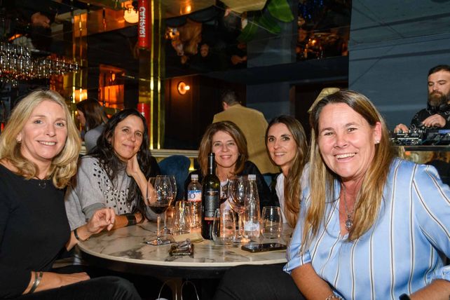 Valeria Flordelice, Romina Rosa, María Eugenia Cattelán, Machi Novillo y Karina Salvador
