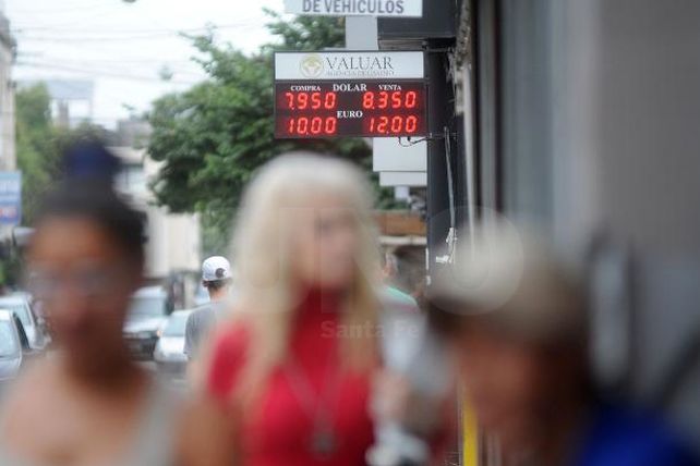 Una casa de cambio y el Banco de Santa Fe vendieron U$D 17.600