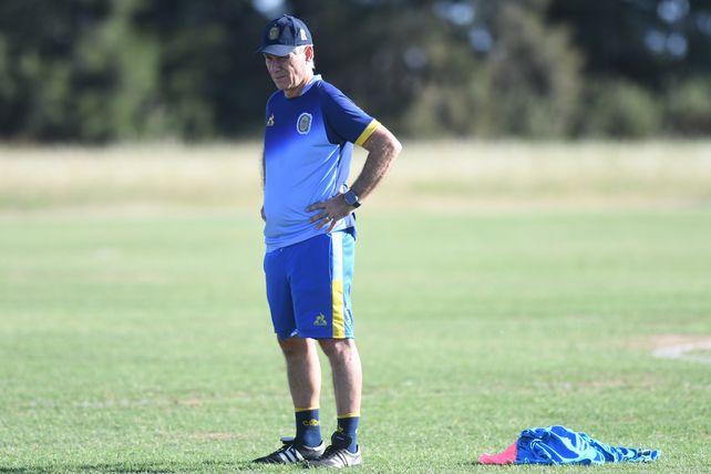 Holan estuvo exactamente un año al frente del primer equipo de Central. Su efectividad fue del 63,5 por ciento.