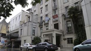 Cristina sigue internada en el Sanatorio Otamendi, en la ciudad de Buenos Aires, sin fecha de alta confirmada.&nbsp;