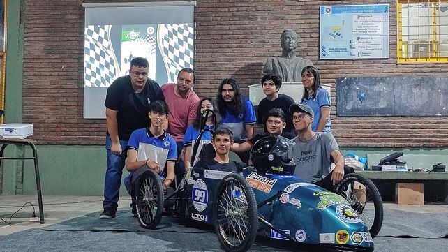 El 99. Es el número que identifica al prototipo de la Escuela de Educación Técnica Nº1 General Francisco Ramírez de Paraná.