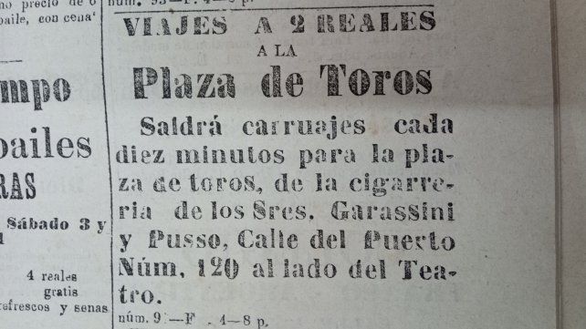 Un aviso del viernes 2 de febrero de 1872 ofrece los servicios de transporte hacia la arena.