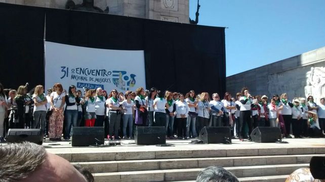Desde el Patio Cívico del Monumento se puso en marcha el Encuentro de Mujeres.