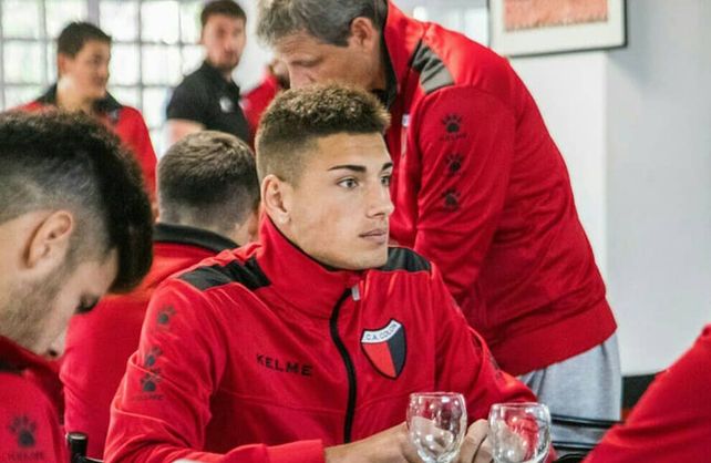 Santiago Pierotti firmó su primer contrato profesional en Colón