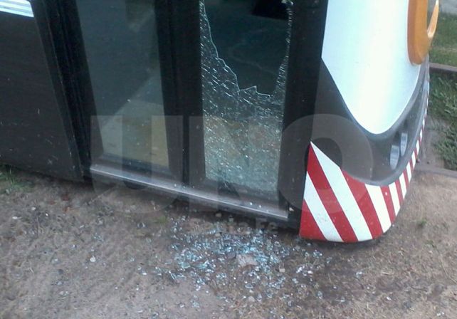 Vandalizaron el tren urbano